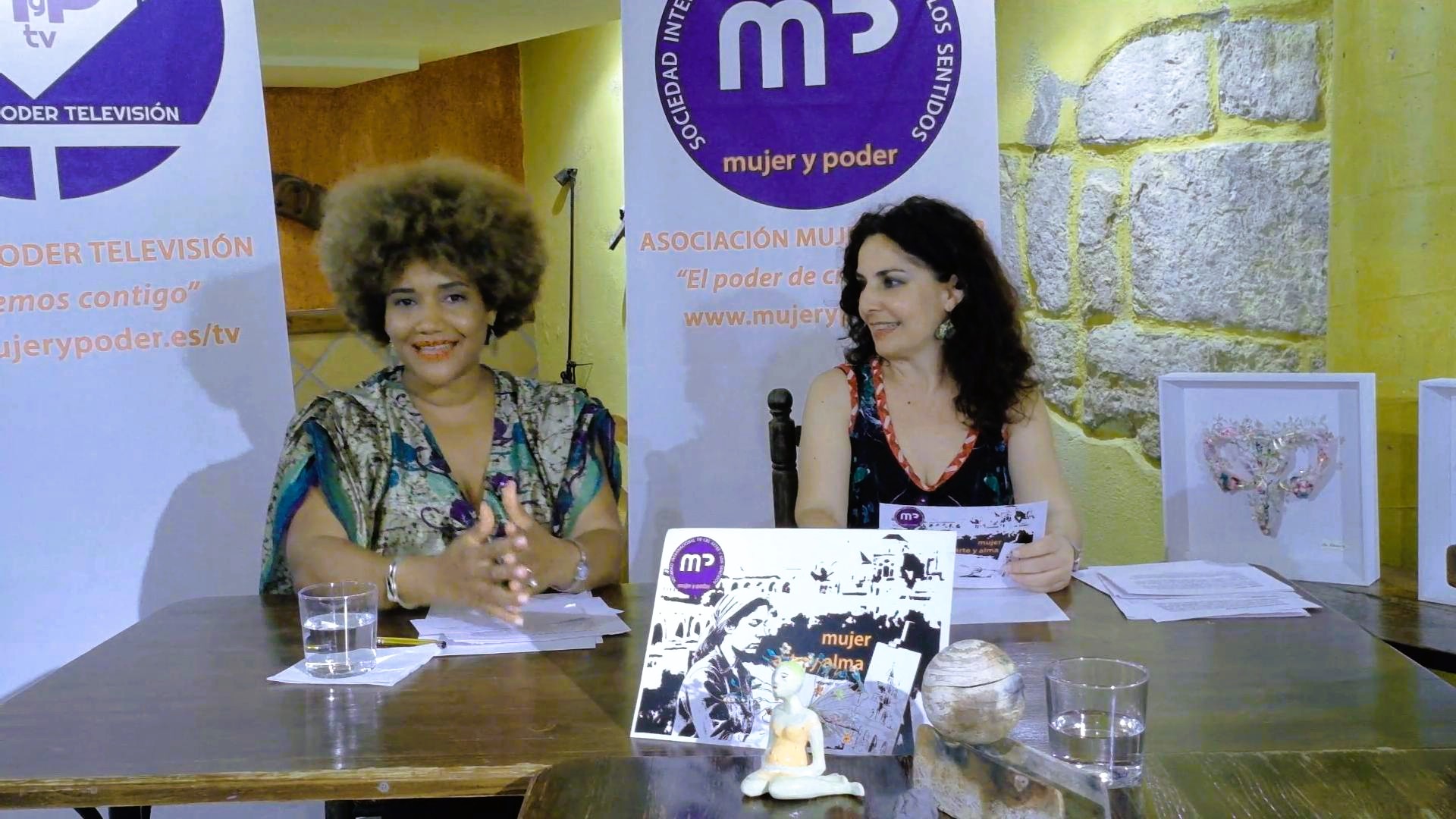 Presentadora y Especialista durante grabación de Mujer arte y alma