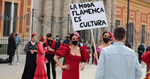 &quot;La moda flamenca vuelve a salir a la calle para reclamar a  ... Imagen 3