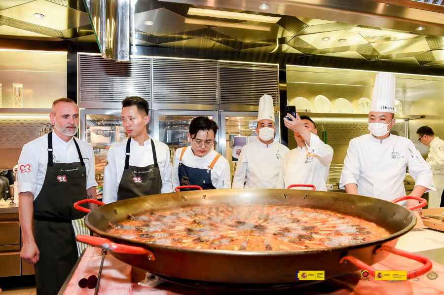 Semana Gastronomica Pekin Chef Español con cocineros