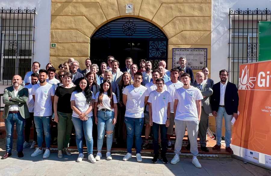 Jóvenes de la comunidad gitana inician una formación en el sector de climatización y refrigeración en Lucena para acceder al mercado laboral