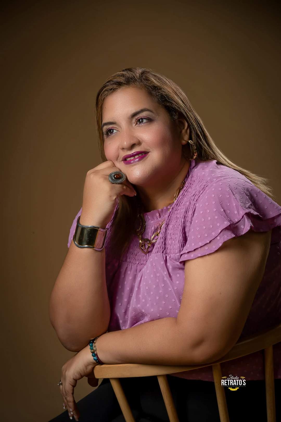 La Maestra Lena Caballero y el Poder Transformador del Piramidismo Cromático en la Nueva Generación de Artistas