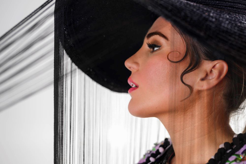 Laura Gallego en el escenario, indescriptible