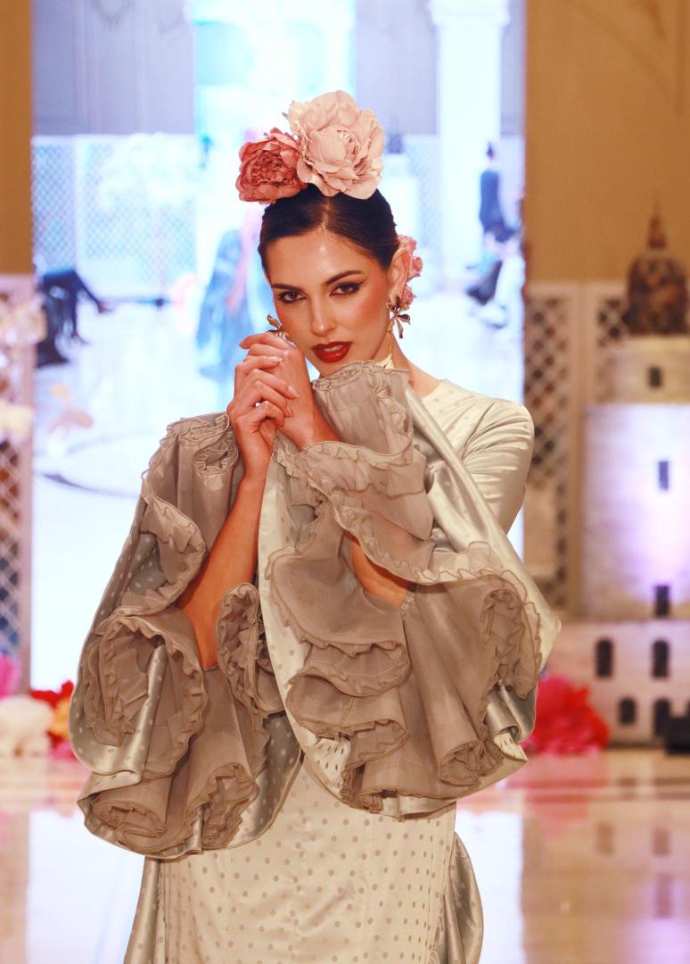 Raquell Bollo CON 2 LUNARES