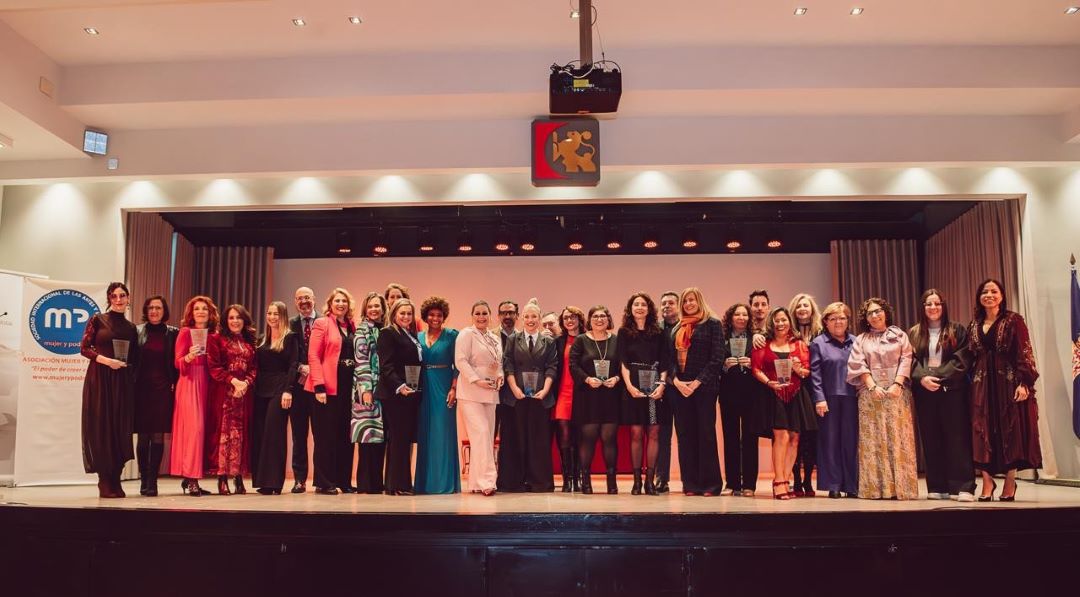 Foto de Familia de los Premios Mujer y Poder entregados en Córdoba