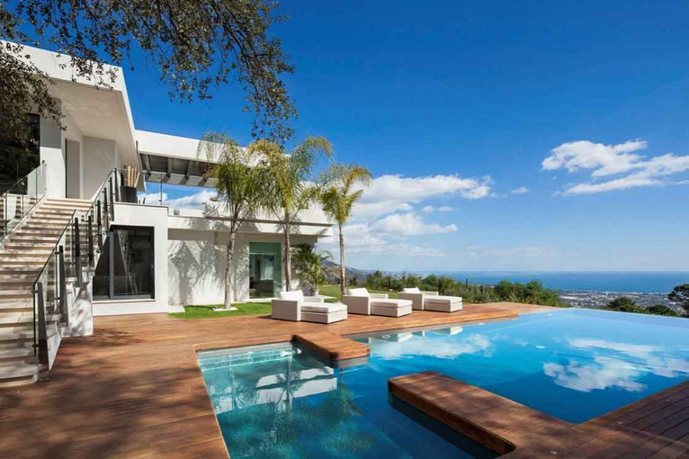 El 90% de la demanda inmobiliaria de la Costa del Sol busca jardín, piscina y vistas