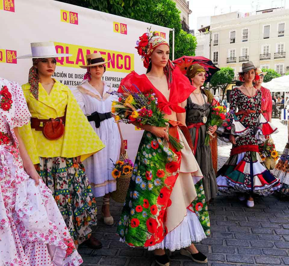 ‘Del Salvador al Rocío’ nueva performance en Sevilla de la asociación de moda flamenca QLAMENCO para dar homenaje al Camino 2021y al estilo rociero.