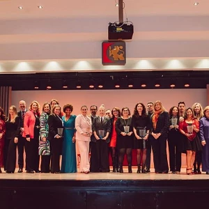 Foto de Familia de los Premios Mujer y Poder entregados en Córdoba