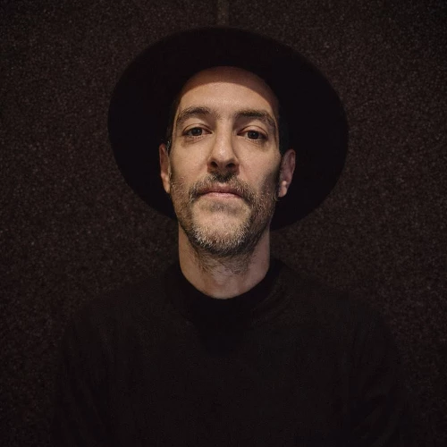 Portada El Caminante, Autorreferencia