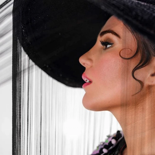 Laura Gallego en el escenario, indescriptible